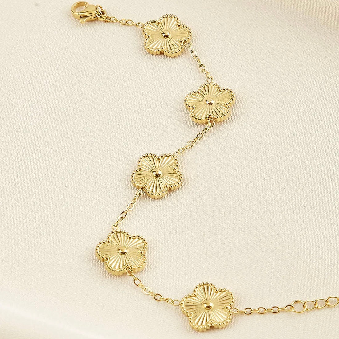 Flower Bracelet – Gold