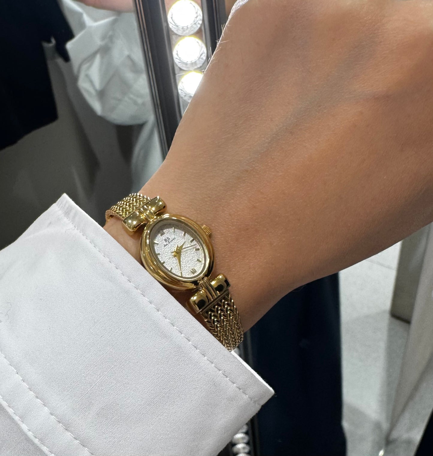 Mini Oval Watch – Gold